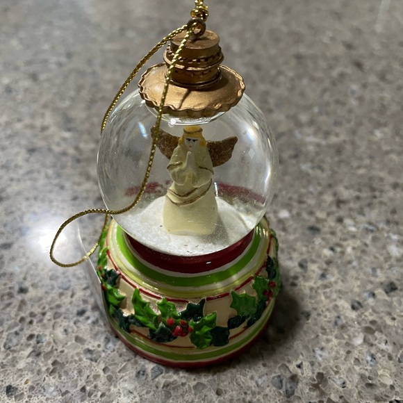 Wind-up Musical Snow Globe Christmas Tree Ornaments - Picture 4 of 7